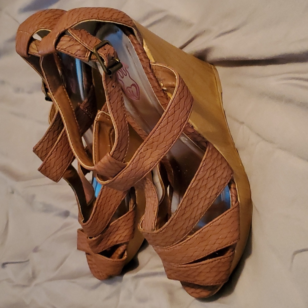 Torrid sz 9 platform sandals